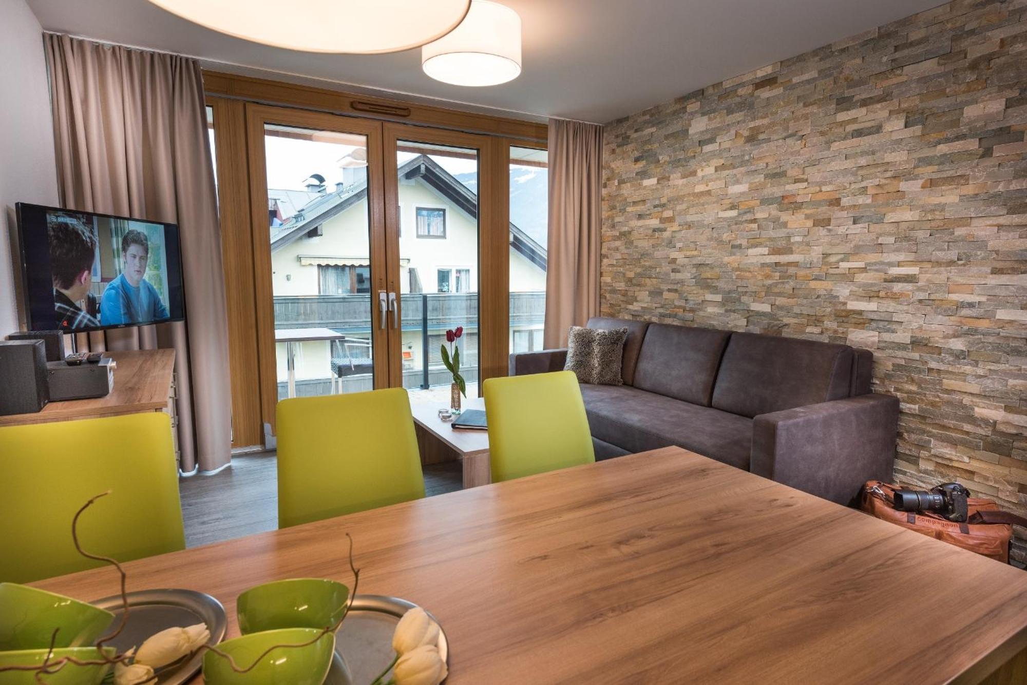 Alpenparks Hotel & Apartment Central Zell Am See Room photo