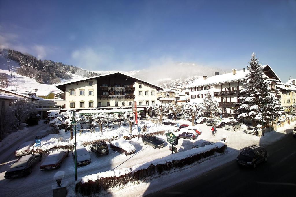 Alpenparks Hotel & Apartment Central Zell Am See Exterior photo